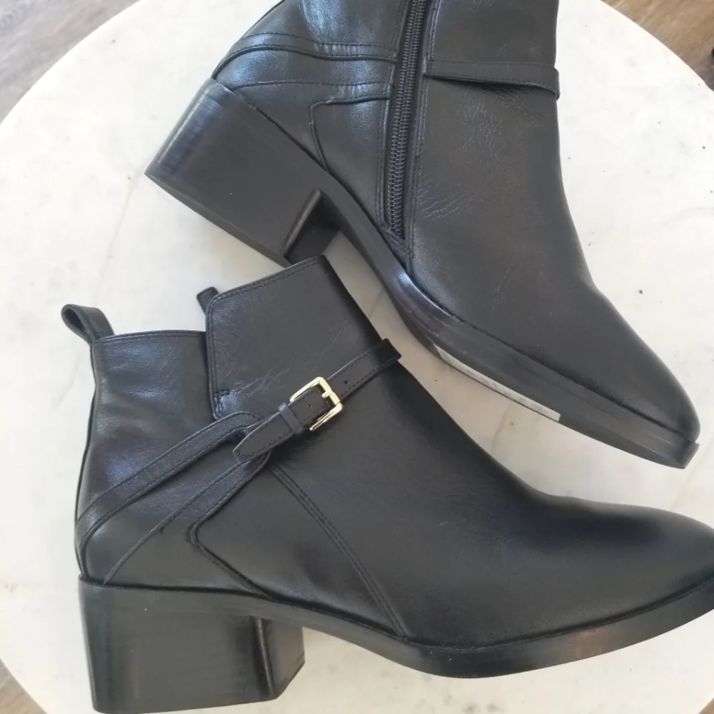 Cole Haan Women's Etta Bootie ll Ankle Boot Black Leather Buckle Zip up NWT 8.5 - Picture 11 of 11